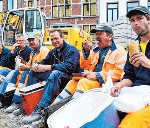 PRAAT NIET OVER ELKAAR, MAAR MET ELKAAR; Een sleutel tot begrip en samenwerking