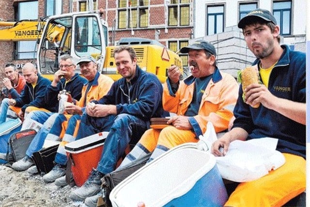 PRAAT NIET OVER ELKAAR, MAAR MET ELKAAR; Een sleutel tot begrip en samenwerking