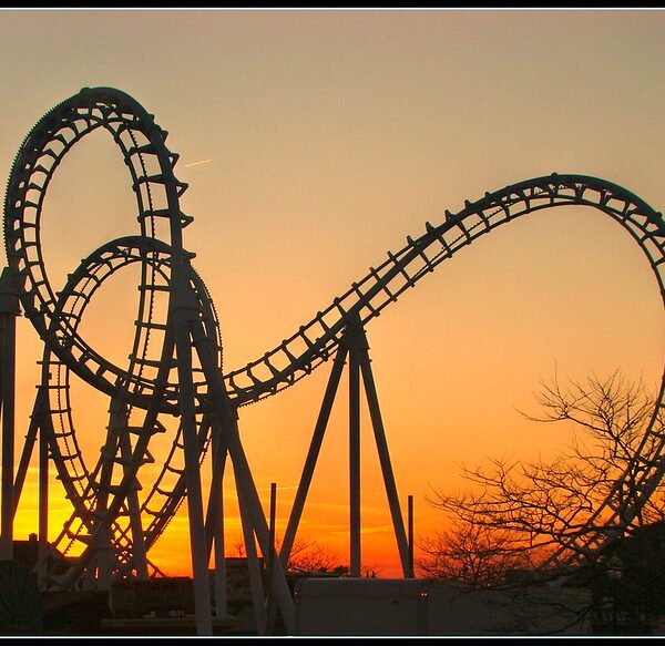 EEN ROLLERCOASTER met Gouden Randjes EEN ROLLERCOASTER met Gouden Randjes